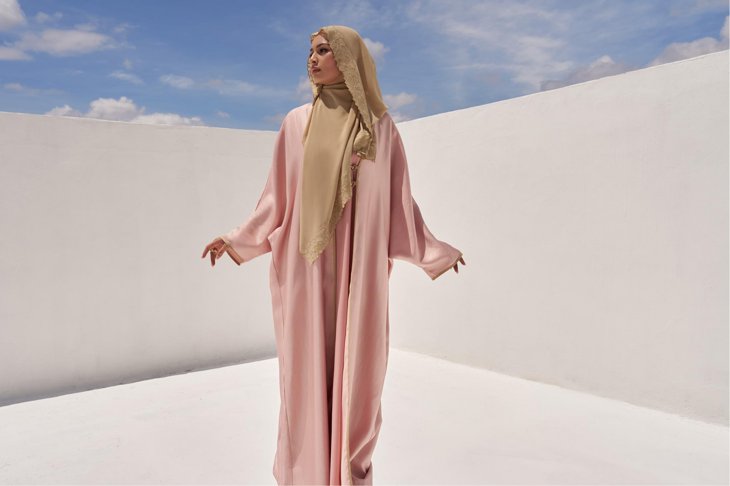 Buckle Abaya (Baby Pink)